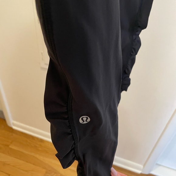 Lululemon Black Rouched Leg Pocket Speed Tight Size 6 - Picture 4 of 6